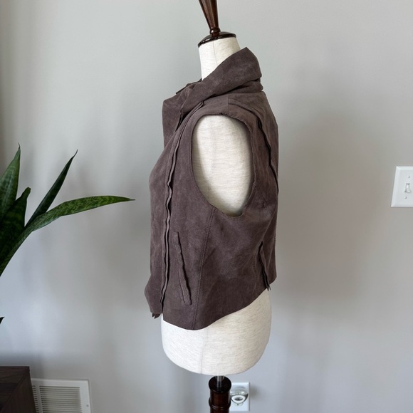 BCBGMAXAZRIA Fabian Raw Edge Faux Suede Vest in Gray Dusk - Picture 9 of 11